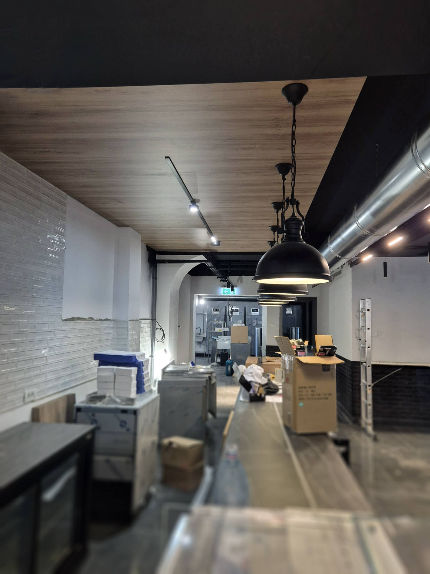 Iluminat Profesional pentru Băcăniei “La Mama” – În colaborare cu arh. Andra Marinescu