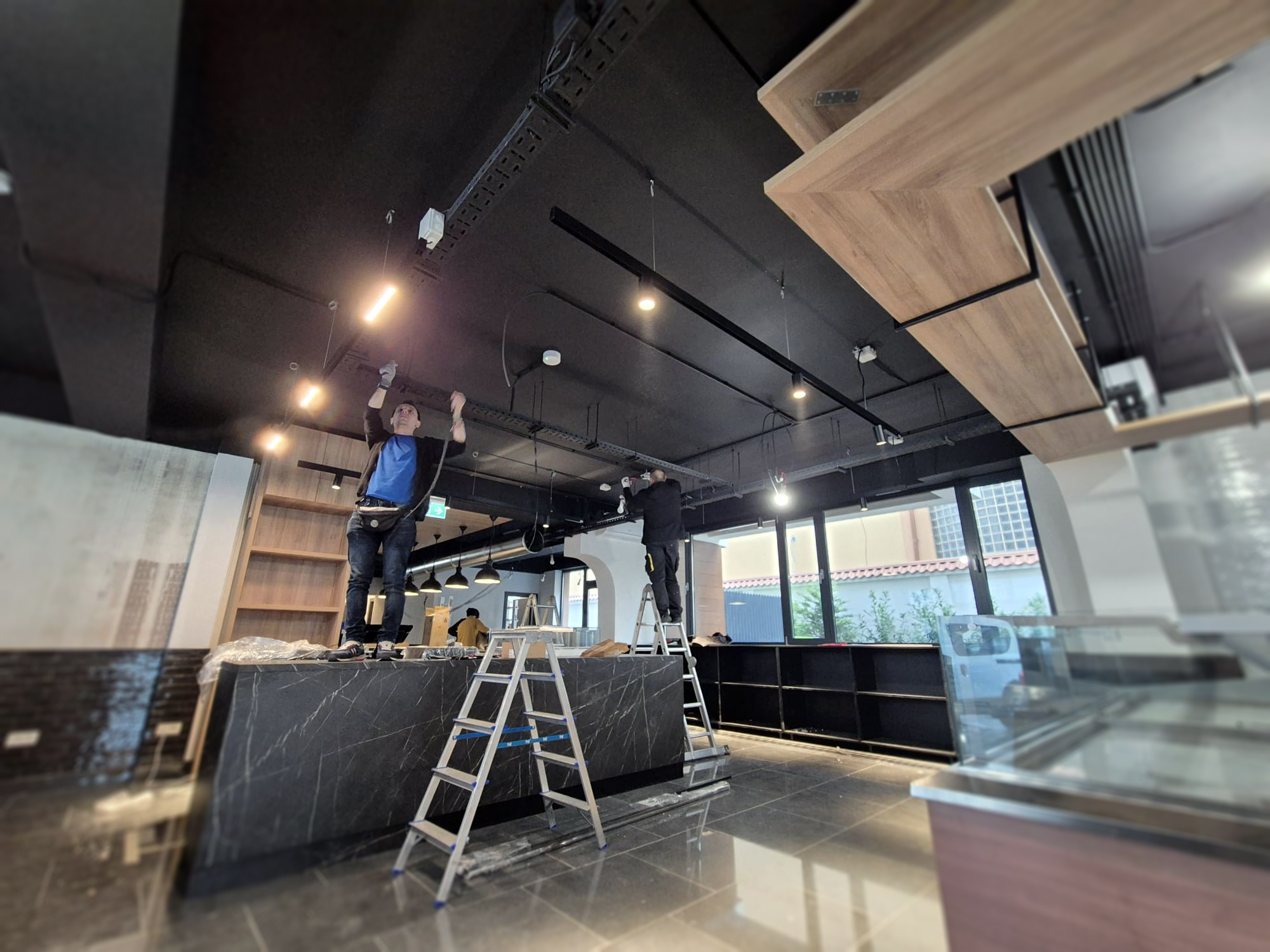 Iluminat Profesional pentru Băcăniei “La Mama” – În colaborare cu arh. Andra Marinescu