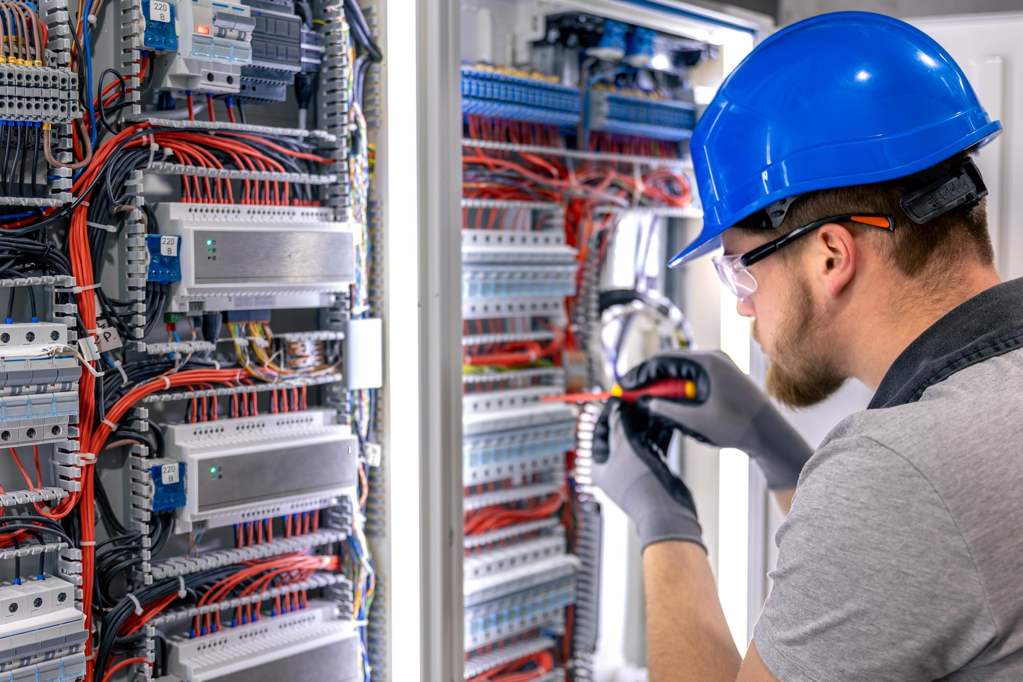 Serviciul de verificare și mentenanță a instalațiilor electrice