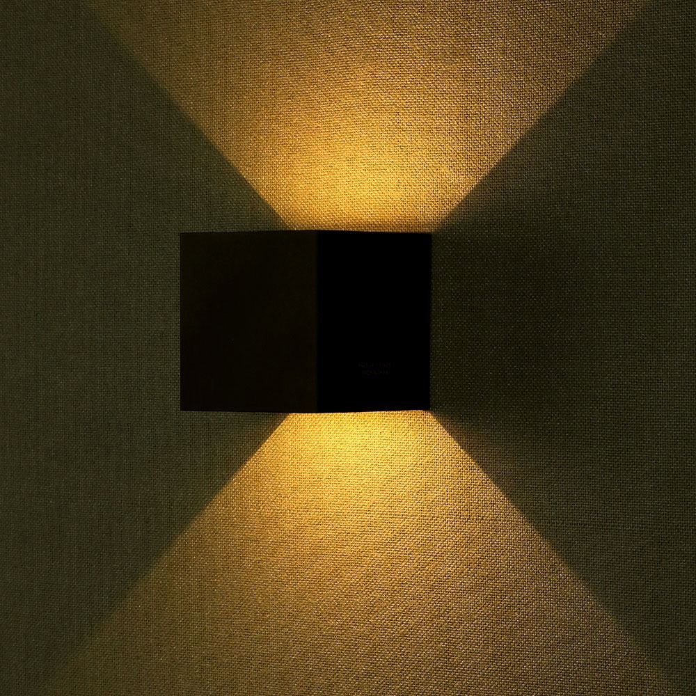 Lampa LED de perete Patrata 12 W, Neagra cu Cip Bridgelux, Lumina Calda (3000K) 